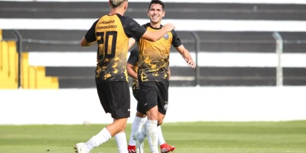 Pedrinho (foto), de volta ao Operário, balançou as redes