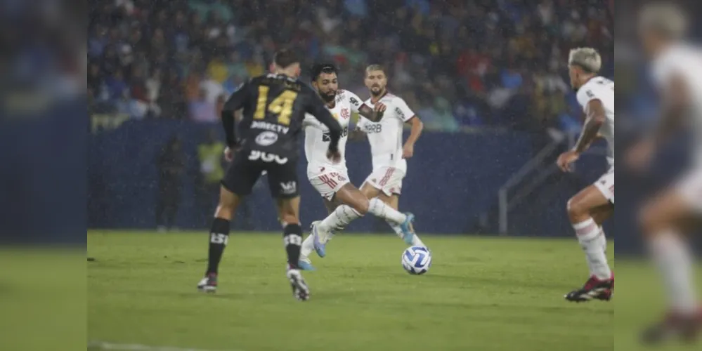 Dupla Pedro e Gabigol (foto) não conseguiu balançar as redes