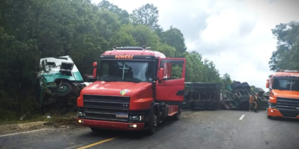Situação aconteceu na PR-092, no km 209. Motorista foi encaminhado ao hospital