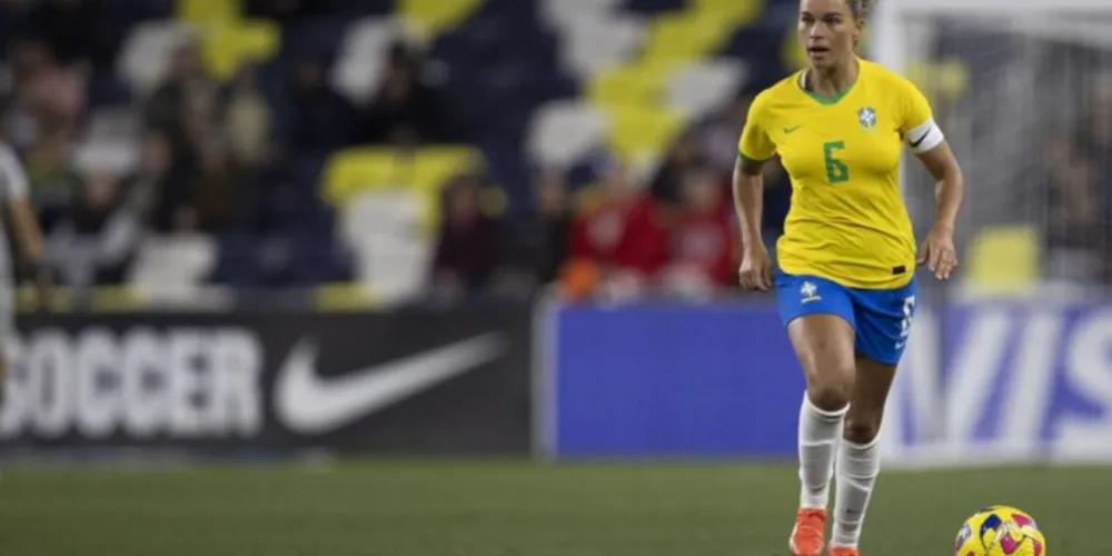 A lateral Tamires, que iniciou os dois jogos como titular, reconheceu que o Brasil falhou em lances de bola aérea