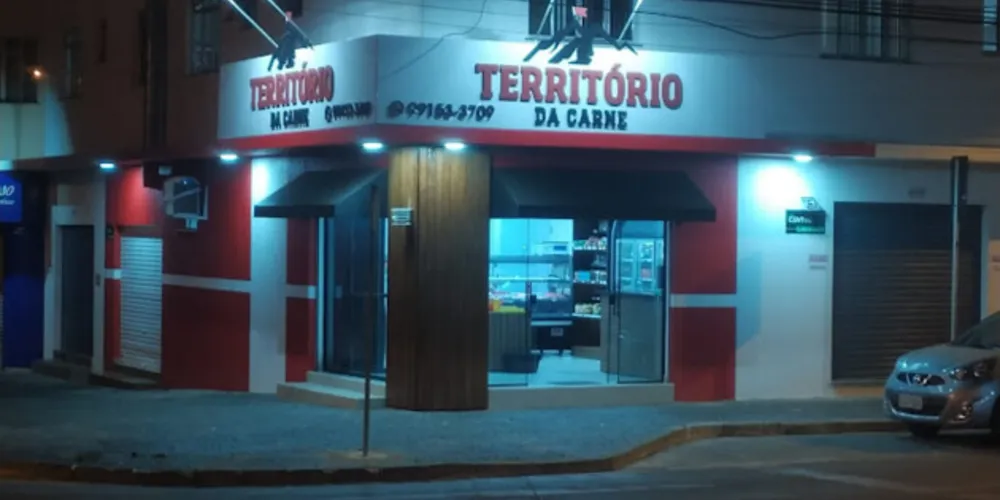 O açougue Território da Carne trabalha com cortes selecionados com opções de carnes temperadas, recheadas e assadas