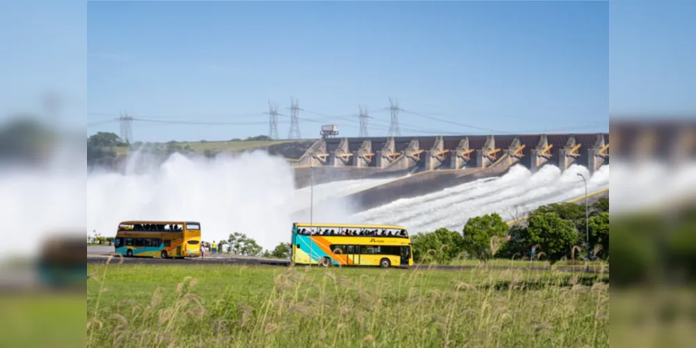 Juntas, as calhas chegaram a escoar 12 milhões de litros de água por segundo, volume equivalente a oito vezes a vazão média das Cataratas do Iguaçu