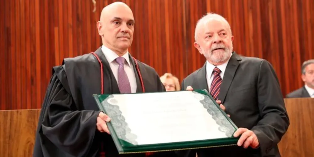 Cerimônia de diplomação foi realizada nesta segunda (12). Documentos habilitam os eleitos a tomar posse no dia 1º de janeiro