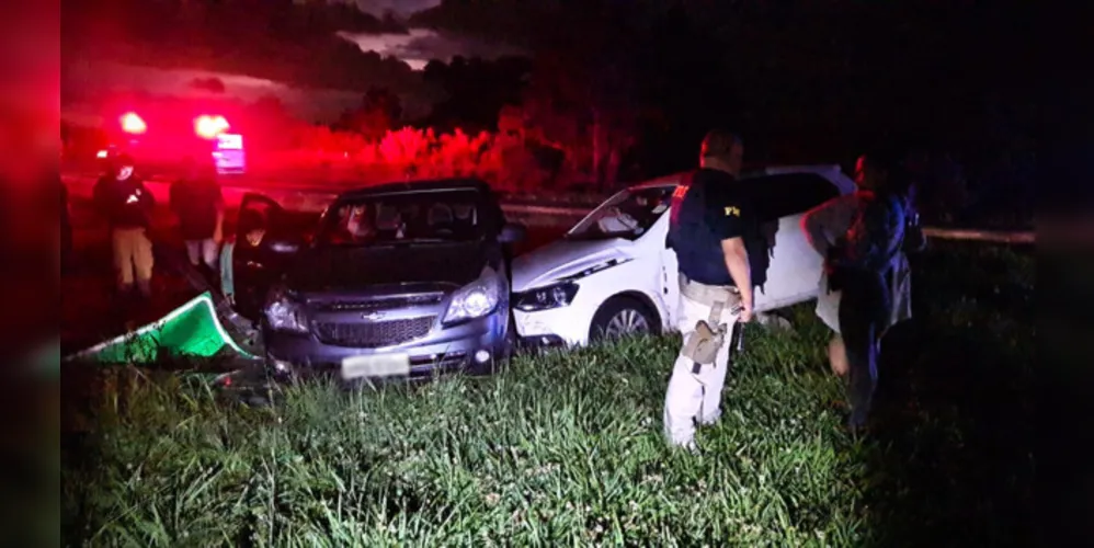 Dois veículos colidiram no cruzamento localizado na entrada de Ponta Grossa