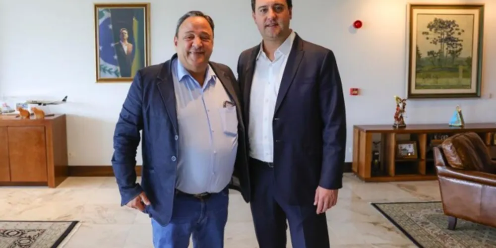 Hussein Bakri ao lado do governador Ratinho Junior.