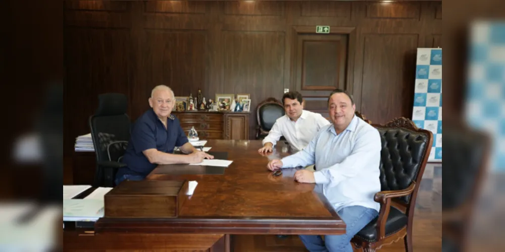 Deputado Hussein Bakri assinou o termo de posse junto com o presidente Ademar Traiano.