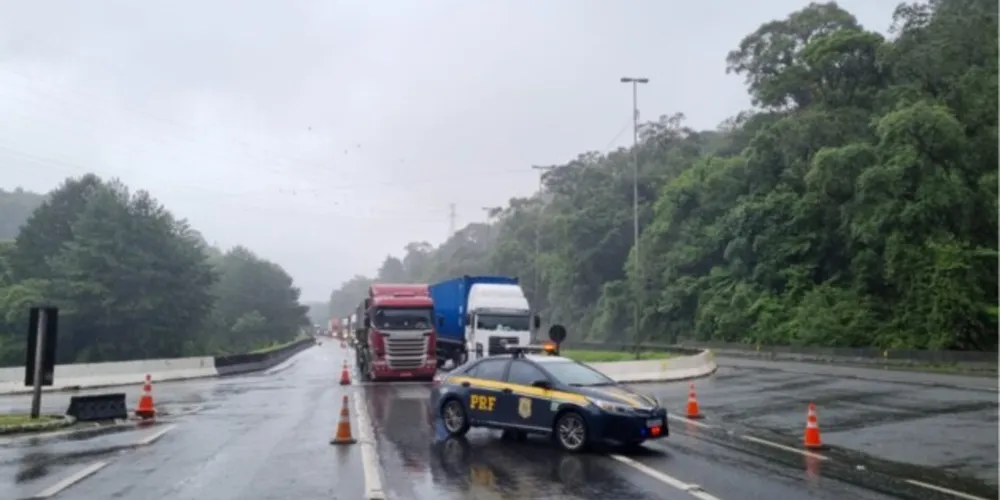 Trecho estava bloqueado desde a última terça-feira (21), por risco de deslizamentos
