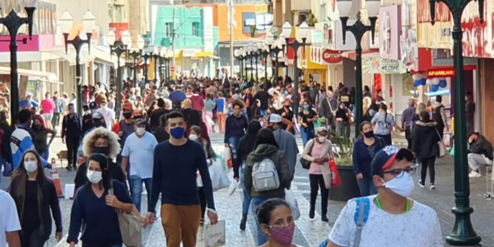 A população da cidade aumentou em 103.300 pessoas em relação ao último Censo Demográfico, realizado no ano de 2010 pelo IBGE