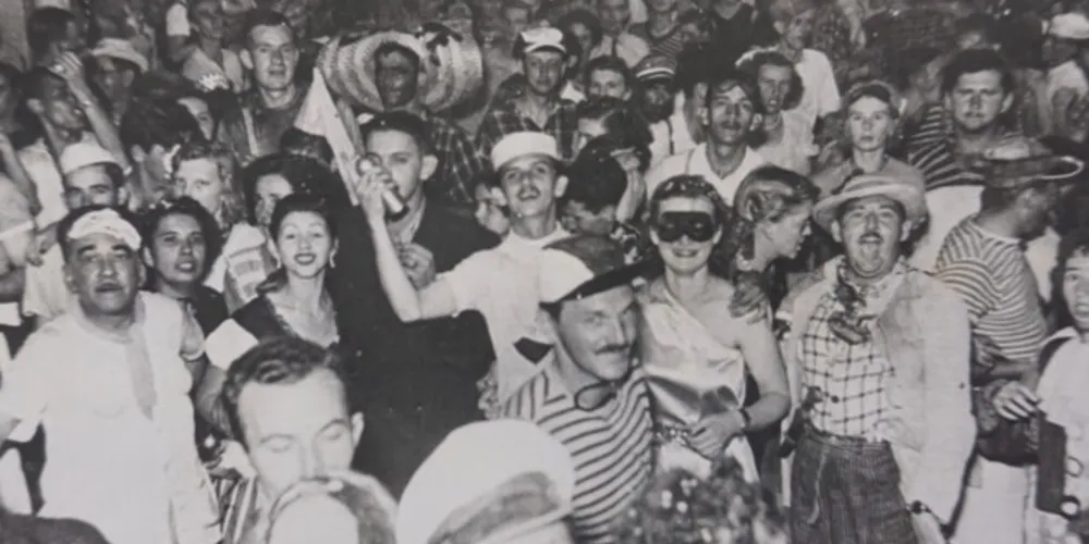 Foi ainda no século XIX que o Carnaval chegou a Ponta Grossa.