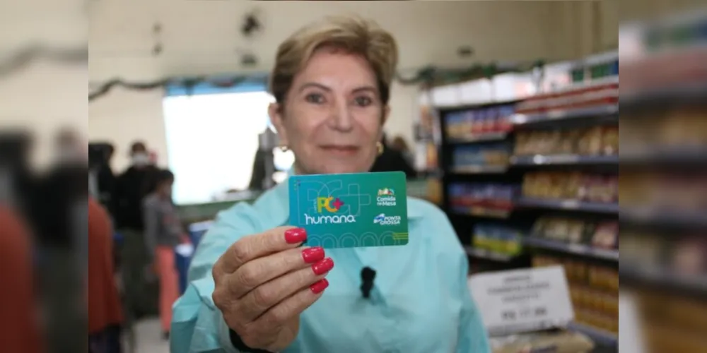 As pessoas cadastradas no CRAS receberão um cartão no valor do seu benefício (R$ 181,81) para fazer suas compras no Mercado da Família.