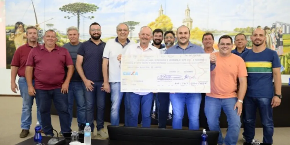 Devolução foi formalizada pelo presidente, Neto Fadel (Patriota), ao prefeito, Alvaro Telles (União)