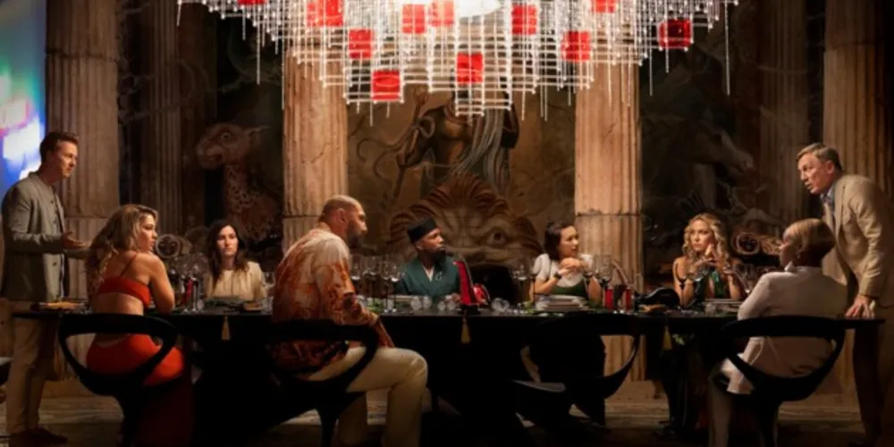 Assim como no primeiro filme, o principal atrativo de ‘Glass Onion’ está em seu elenco