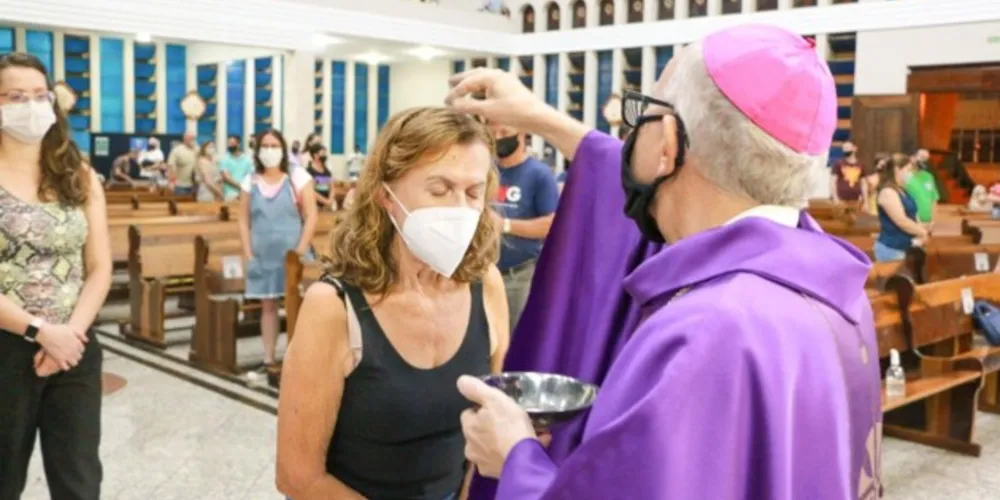A princípio, como de costume, o bispo Dom Sergio vai celebrar a Missa de Cinzas na Catedral