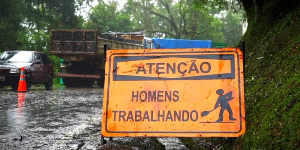 Deslizamento de terra foi na altura do km 11+600