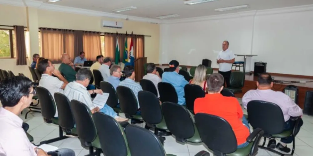 Reunião ocorreu no auditório Carmen Iolanda Dalécio, na Secretaria de Educação de Telêmaco Borba