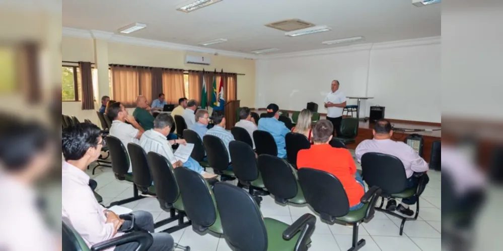 Reunião ocorreu no auditório Carmen Iolanda Dalécio, na Secretaria de Educação de Telêmaco Borba