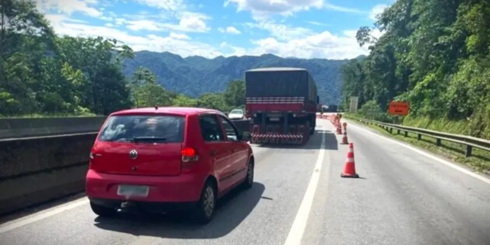 Nos últimos dias, estradas que vão ao litoral paranaense têm registrado grandes congestionamentos