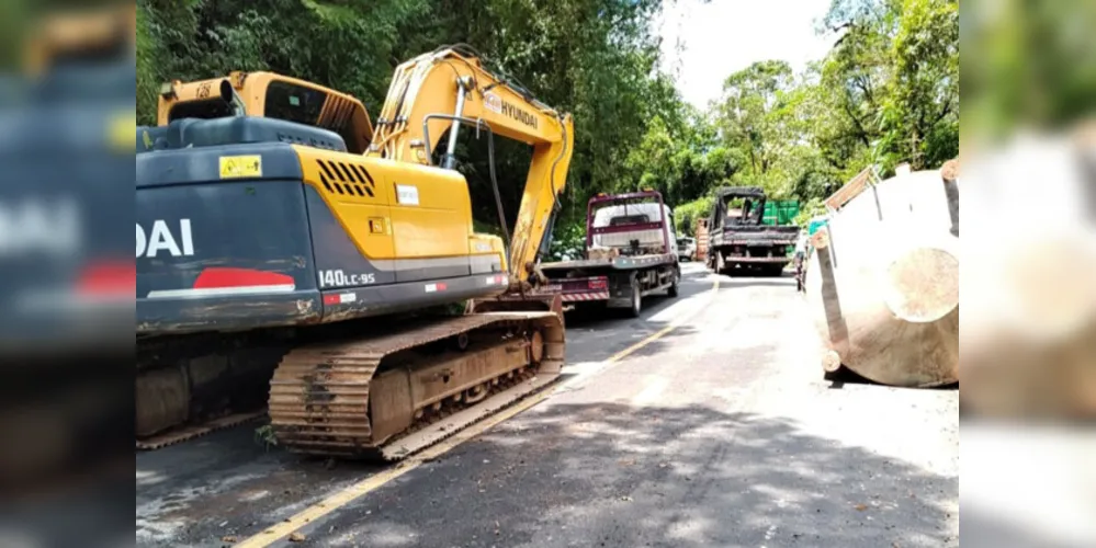 Rompimento de contenção causou uma trinca no pavimento