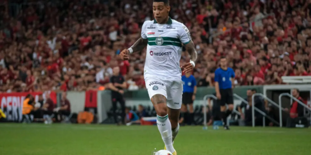 Alef Manga (foto) foi um dos jogadores expulsos