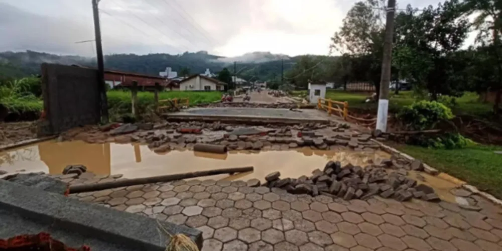 Temporal deixa mortos, desaparecidos e rastro de destruição em SC