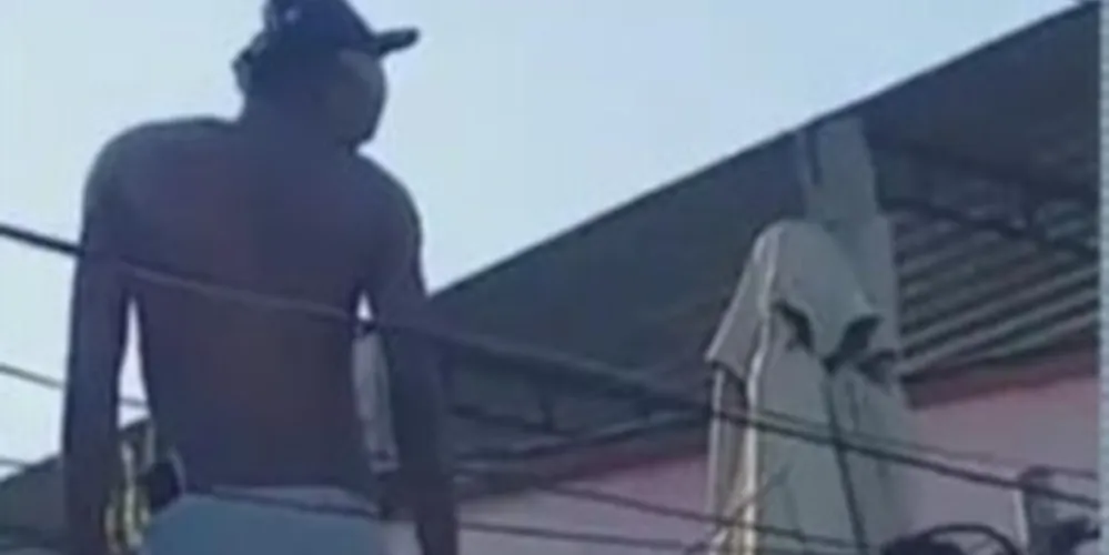 Moradores que atribuíram postagens de perfil de fofoca em rede social tentaram invadir casa em Cosmos, no Rio de Janeiro