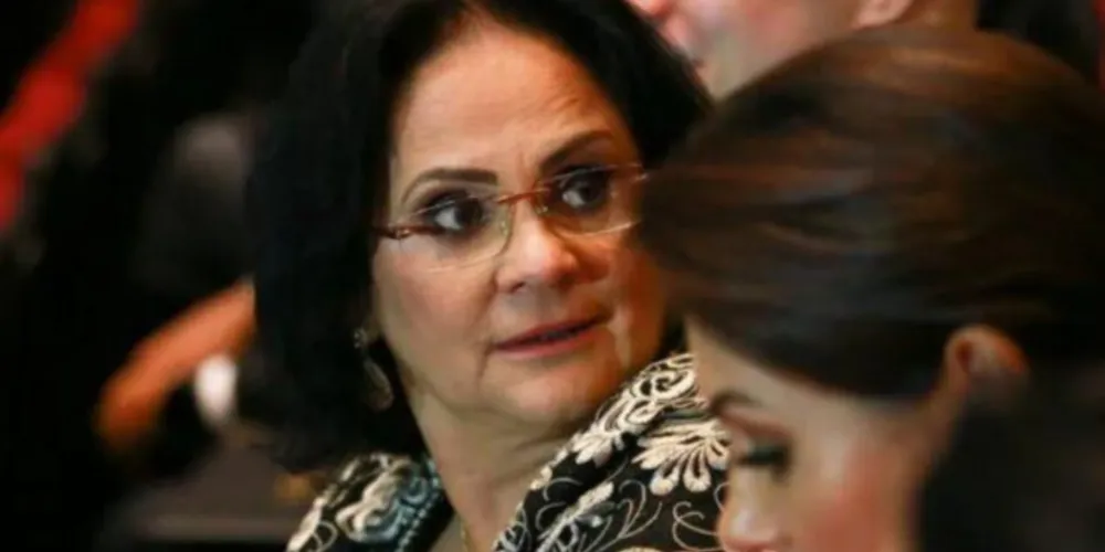 Damares Alves curte post contra Michele Bolsonaro: “Foi sem querer”