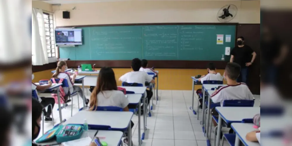 PR volta atrás e mantém aula de Artes na grade curricular