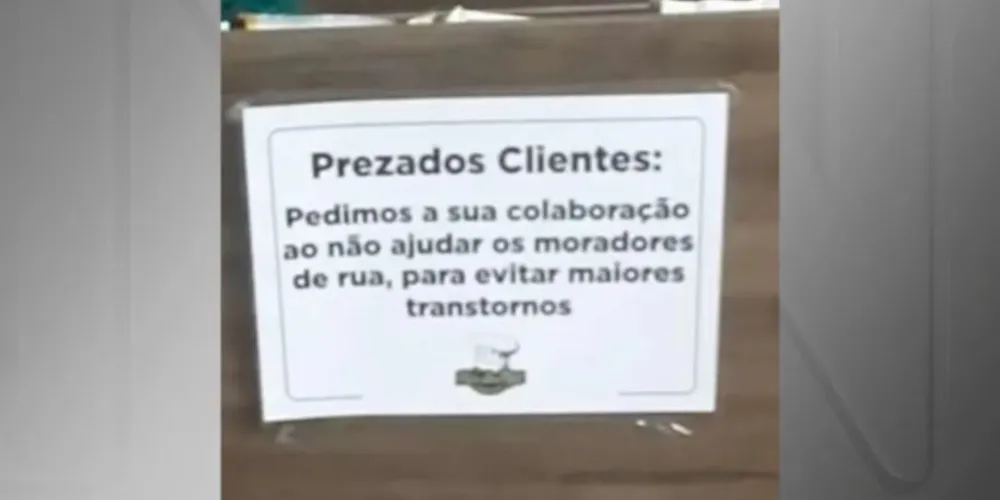 Padre Júlio Lancelotti publicou uma foto do recado e acusou o estabelecimento de aporofobia