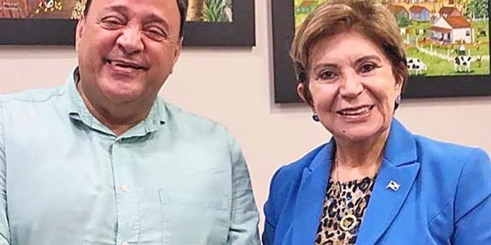 A prefeita Elizabeth Schmidt ao lado do deputado estadual Hussein Bakri.