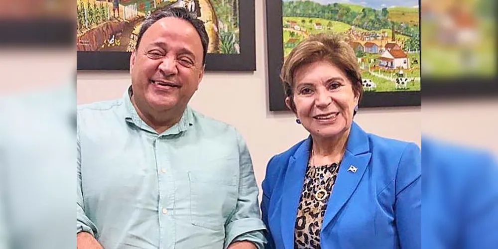 A prefeita Elizabeth Schmidt ao lado do deputado estadual Hussein Bakri.