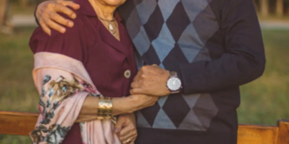 Lourival e Elizabeth Schmidt brindaram na última sexta-feira (20), seus 50 anos de casados, bodas de ouro.  O ouro é um metal valioso, belo e sinônimo de riqueza e fartura, e no casamento simboliza uma união nobre, que se manteve forte durante todos esses cinquenta anos. Essa feliz união regada a muito amor e cumplicidade, serve de inspiração para todos, ao construírem uma linda história familiar. Da coluna RC os votos de saúde e alegrias ao casal.