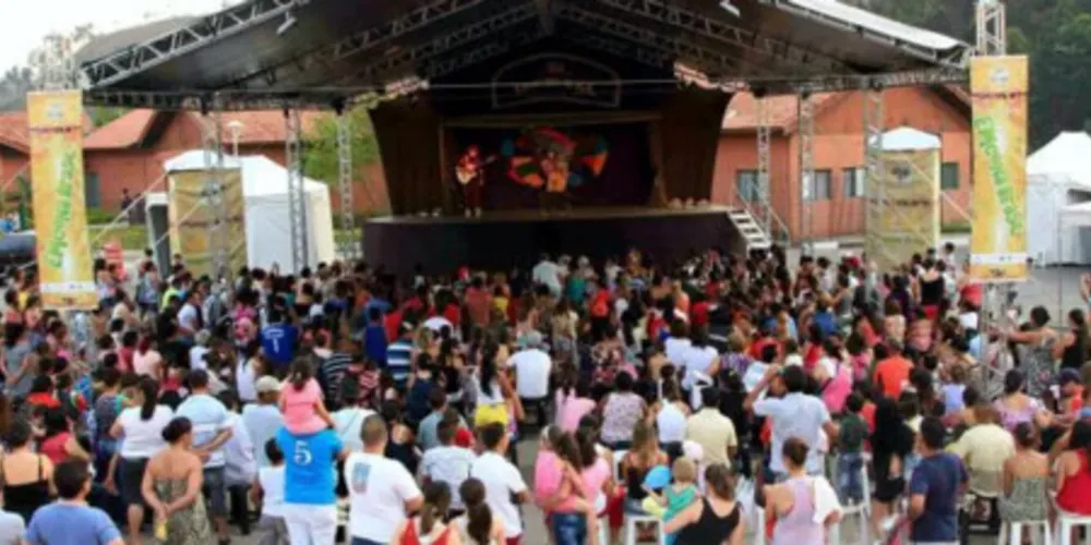 Realizado pelo Emcena Brasil Produções, em parceria com a Tigre, o Palco Móvel Emcena Brasil-Conexão Cultural Tigre chega à Castro (PR), nos dias  07 e 08 de fevereiro, das 16h às 21h, com entrada gratuita, no Parque Lacustre (Estacionamento).
