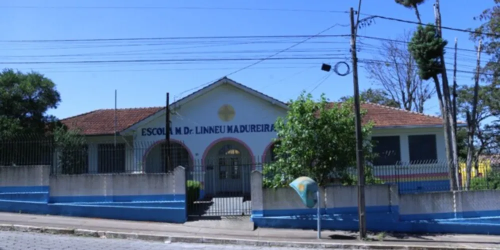 A secretaria vai distribuir na próxima semana, kits escolares para alunos da pré-escola do ensino fundamental