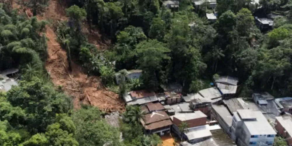 Temporais causaram enchentes e deslizamentos de terra