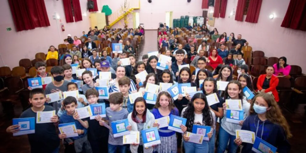 Autógrafos foram realizados pelos estudantes na última segunda-feira (19)