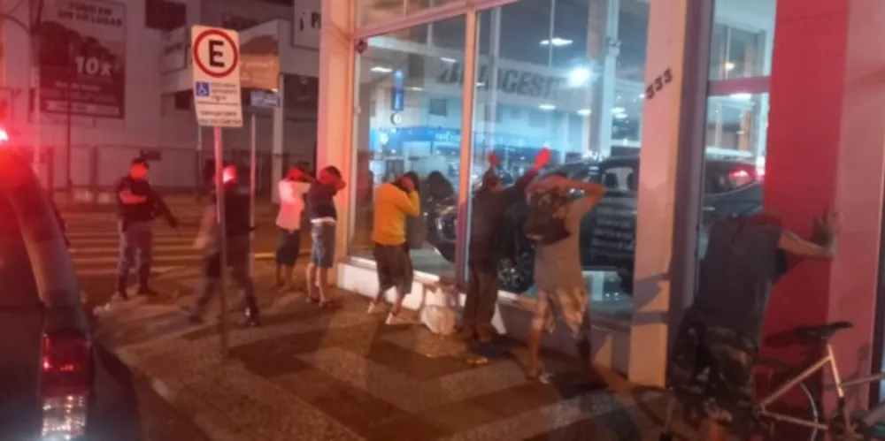 GCM visualizou algumas pessoas "fazendo algazarra" contra motoristas e pedestres