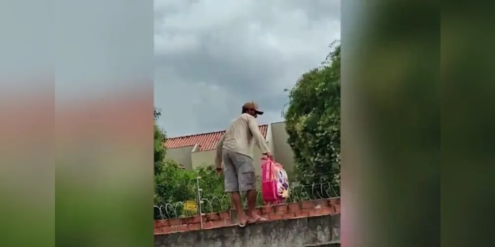 A ação foi filmada por vizinhos.