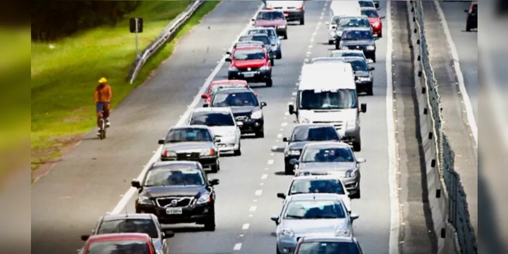 Nos últimos dias, rodovias que dão acesso ao litoral têm registrado trânsito intenso