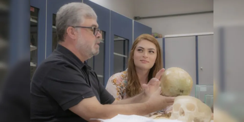 Francine Marques Bandeira cresceu vendo o pai trabalhar como técnico do de anatomia na UEPG