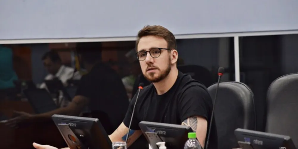 O vereador Geraldo Stocco (PV) durante sessão na Câmara Municipal.