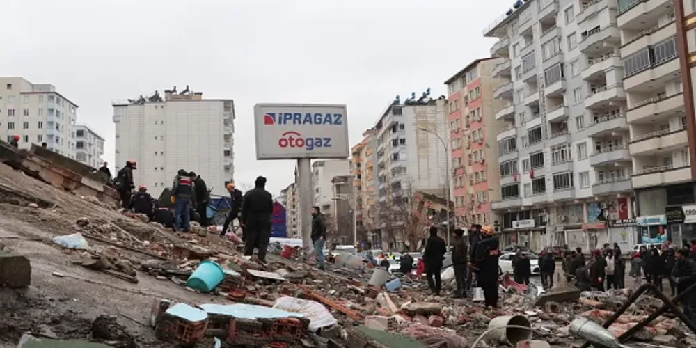 Agências de notícias e órgãos de governo acreditam que passe de 3 mil o número de feridos