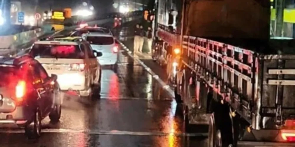 Às 22h, a Arteris Litoral Sul já havia três quilômetros de filas no local