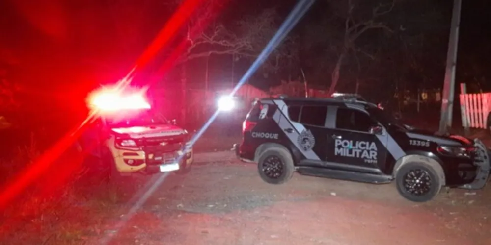 Rapaz sofreu agressões e foi baleado na perna direita