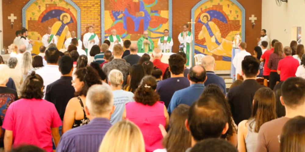 A celebração ocorreu na jovem paróquia São João Paulo II, no Bairro Contorno, em Ponta Grossa.