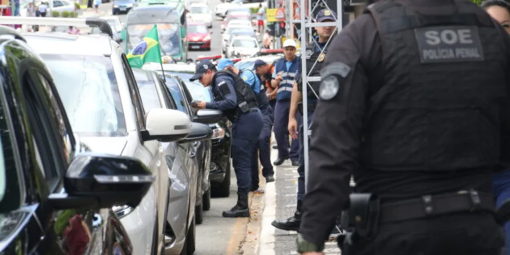 De acordo com informações da SMCSP, mais de 150 veículos foram abordados durante a ação, que teve como objetivo orientar a comunidade sobre cuidados a serem observados durante as  festas de fim de ano.