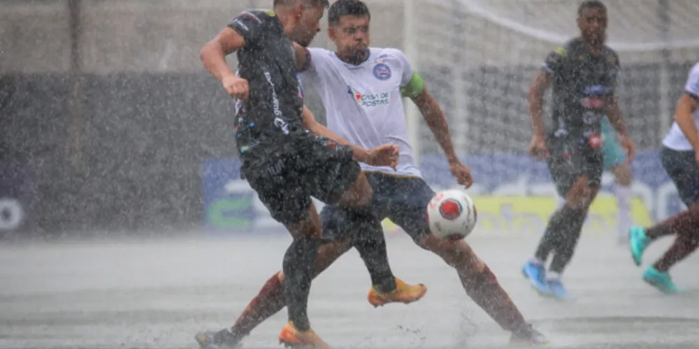 Duelo chegou a ser paralisado por causa da chuva no ABC Paulista