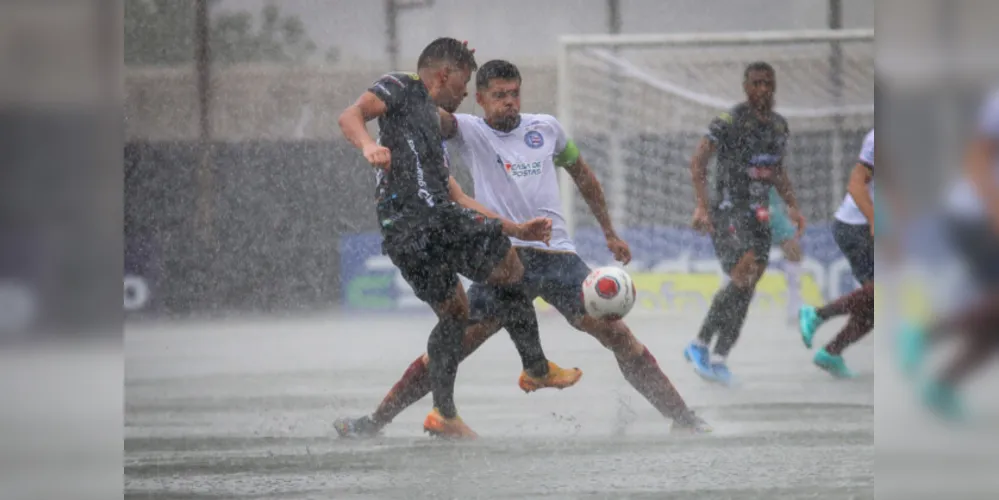 Duelo chegou a ser paralisado por causa da chuva no ABC Paulista