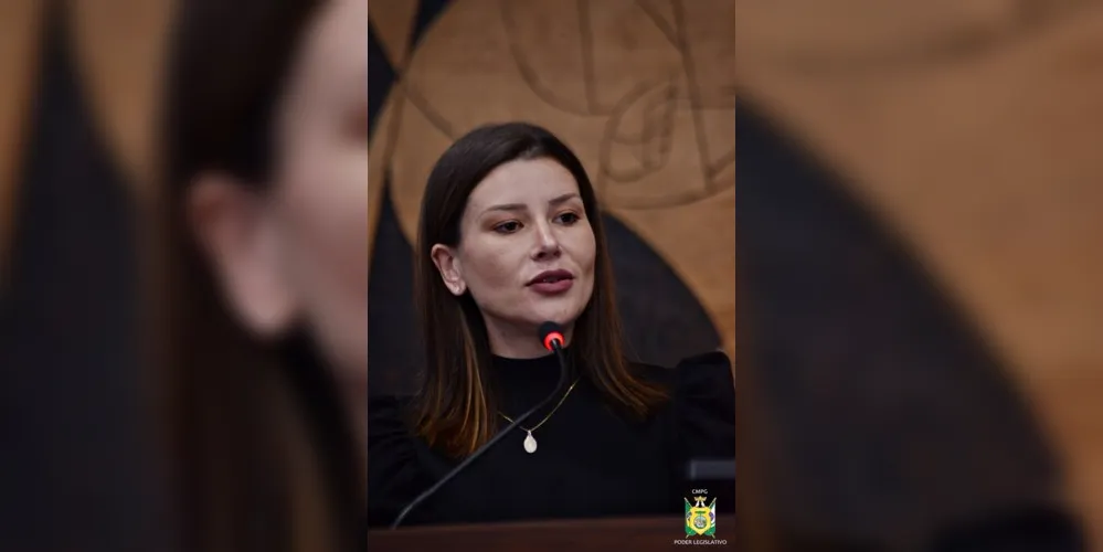 A vereadora Joce Canto (PSC) em discurso na tribuna da Câmara Municipal de Ponta Grossa