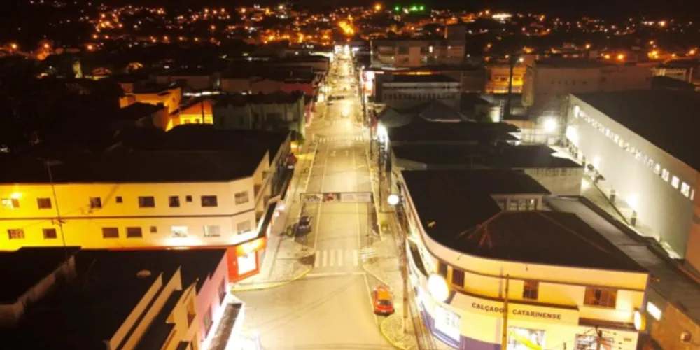 A primeira via contemplada com o projeto foi a avenida Antônio Cunha