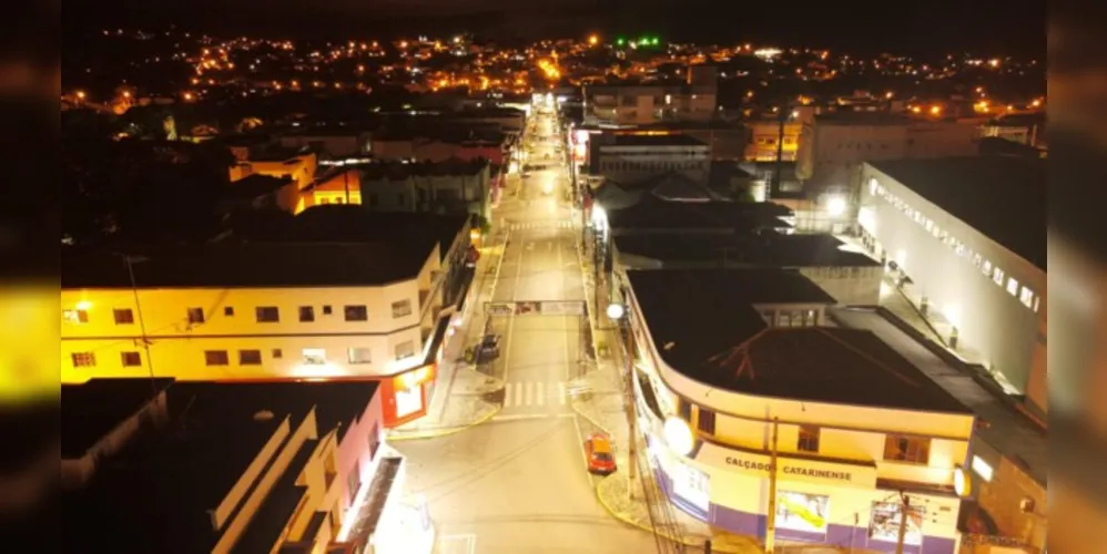 A primeira via contemplada com o projeto foi a avenida Antônio Cunha